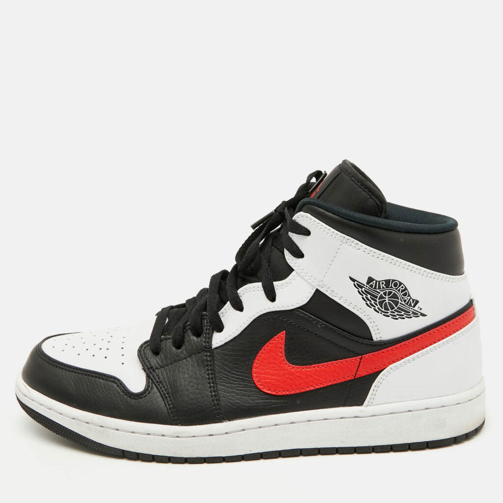 luxury-men-air-jordans-used-shoes-p1120782-010 Air Jordans Black/White Leather Jordan 1 Mid Sneakers Size 46
