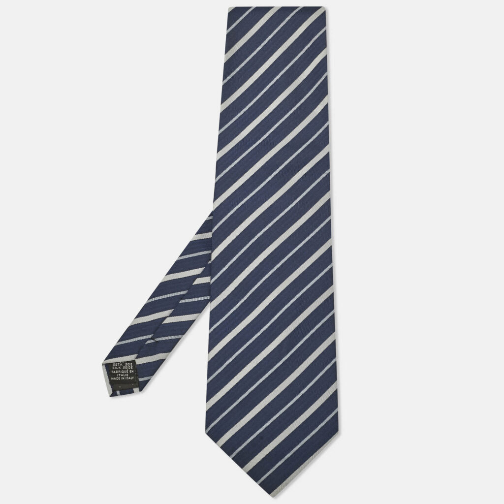 luxury-men-gianfranco-ferre-used-accessories-p1116507-005 Gianfranco Ferre Navy Blue Diagonal Striped Silk Traditional Tie