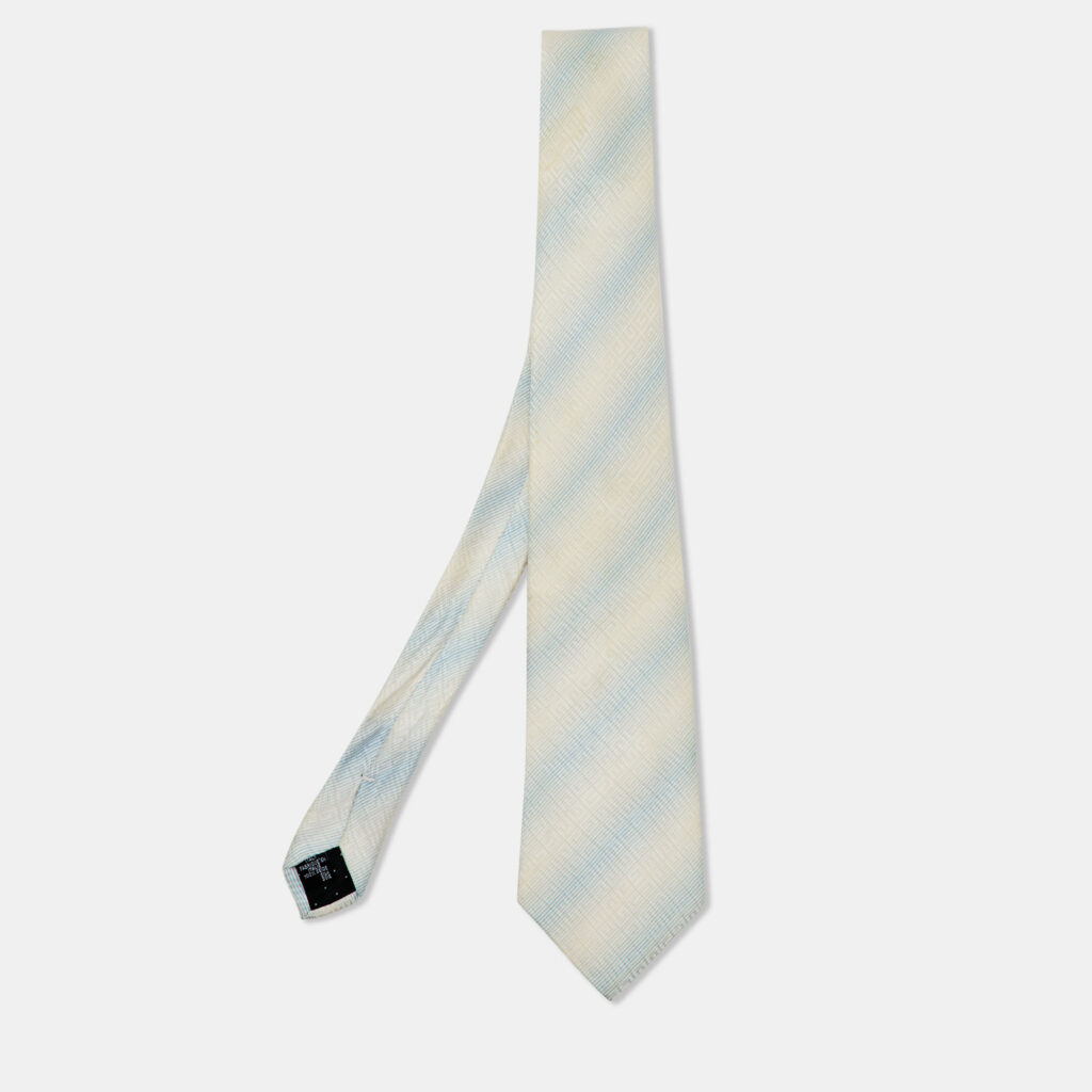 luxury-men-givenchy-used-accessories-p1162372-003.jpg Givenchy Blue/White Signature Logo Print Silk Tie