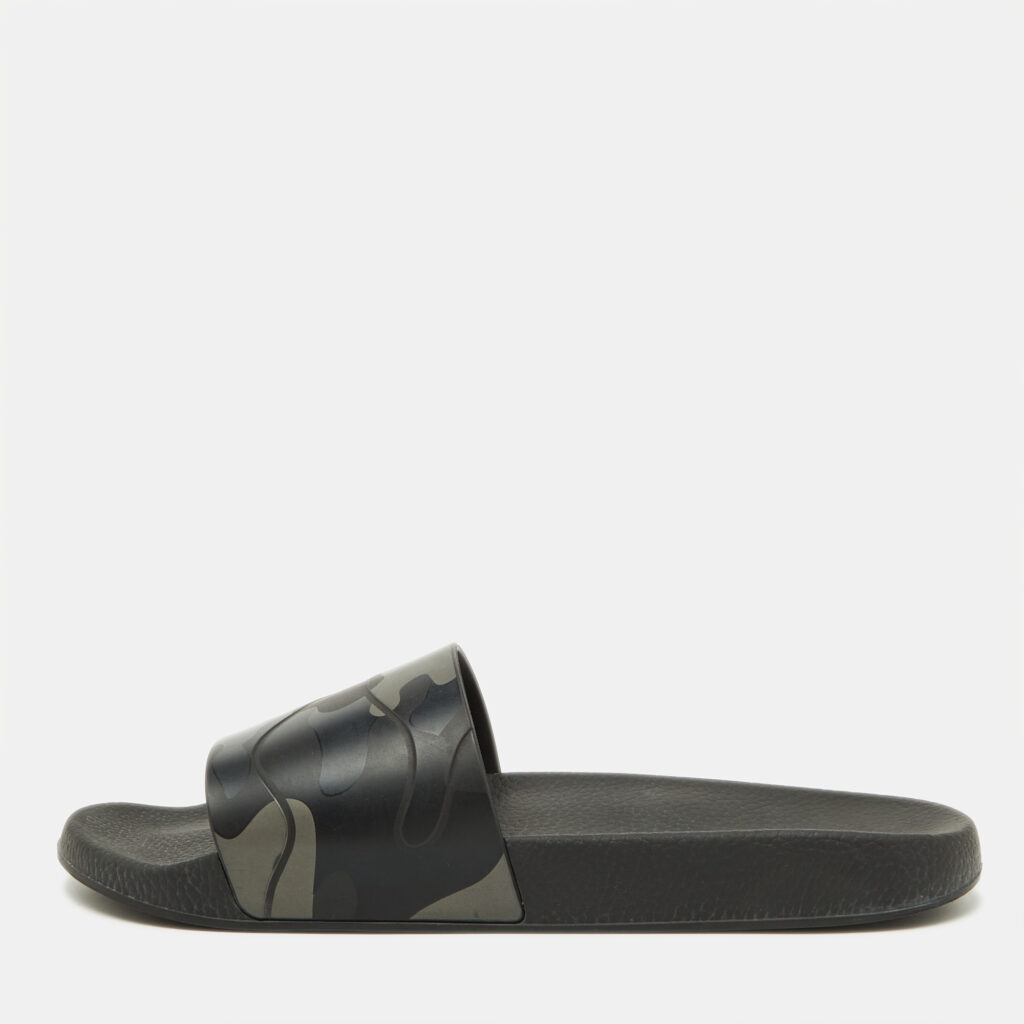 luxury-men-valentino-used-shoes-p1103731-001 Valentino Black Camo Print Rubber Flat Pool Slides Size 45