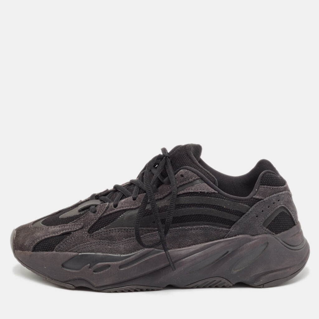 luxury-men-yeezy-x-adidas-used-shoes-p1110698-001 Yeezy x Adidas Black/Grey Canvas and Suede Boost 700 V2 Vanta Sneakers Size 42 2/3