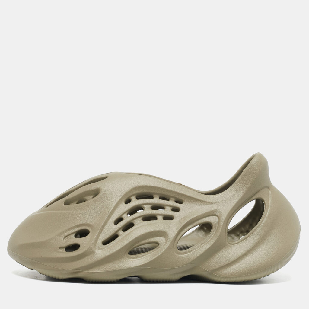 luxury-men-yeezy-x-adidas-used-shoes-p1160454-011 Yeezy x Adidas Grey Rubber Foam RNR Stone Salt Sneakers Size 37