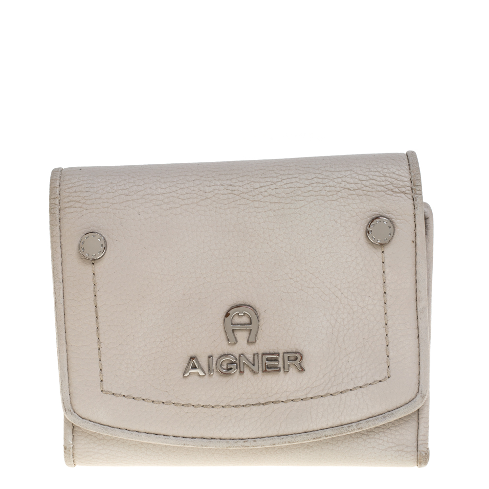 luxury-women-aigner-used-handbags-p396048-004 Aigner Grey Leather Trifold Wallet