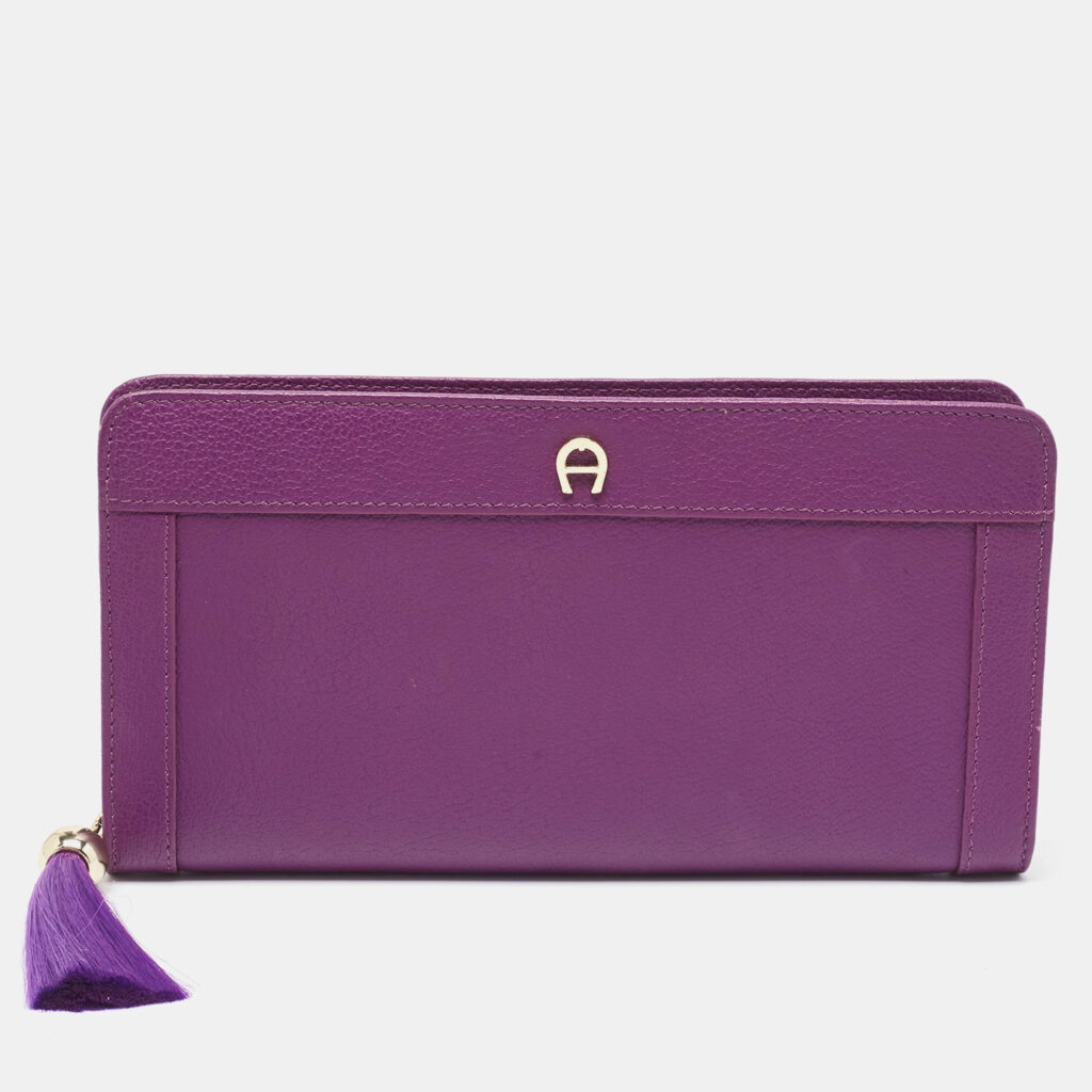 luxury-women-aigner-used-handbags-p949446-014 Aigner Purple Leather Cavallina Tassel Continental Wallet