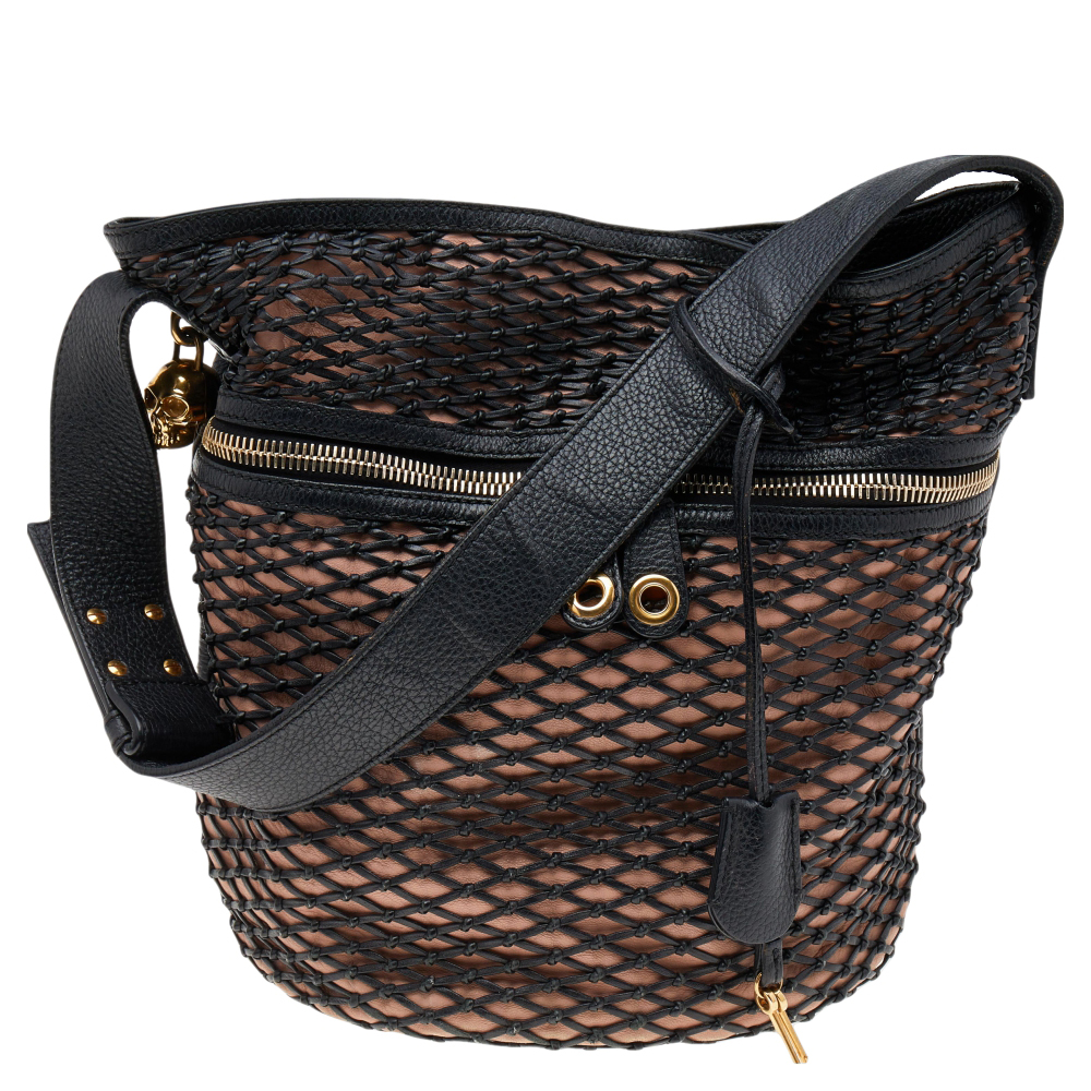luxury-women-alexander-mcqueen-used-handbags-p554938-008-1 Alexander McQueen Black/Peach Woven Detail Leather Skull Bucket Bag