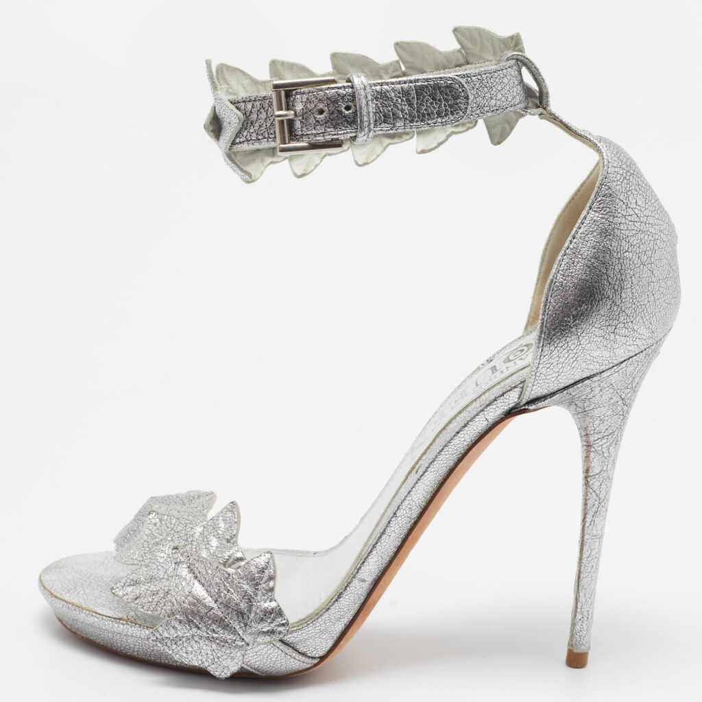 luxury-women-alexander-mcqueen-used-shoes-p1008989-009 Alexander McQueen Metallic Silver Textured Leather Ivy Leaf Embellished Open Toe Sandals Size 36.5