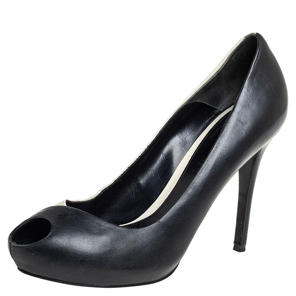 luxury-women-alexander-mcqueen-used-shoes-p413941-002 Alexander McQueen Black/White Leather Peep Toe Pumps Size 38.5