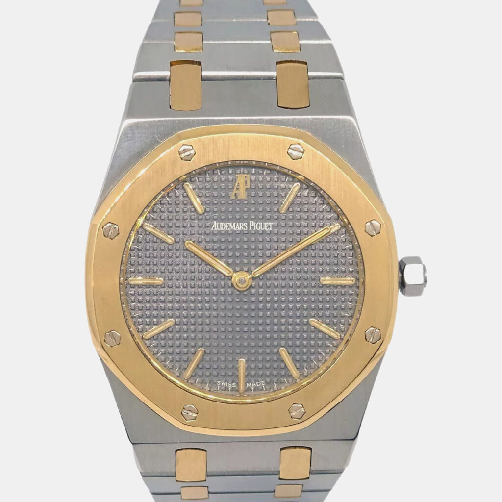 luxury-women-audemars-piguet-used-watches-p1095504-002.jpeg Audemars Piguet Black 18k Yellow Gold Stainless Steel Royal Oak 56303SA.OO.0789SA.01 Quartz Women's Wristwatch 33 mm