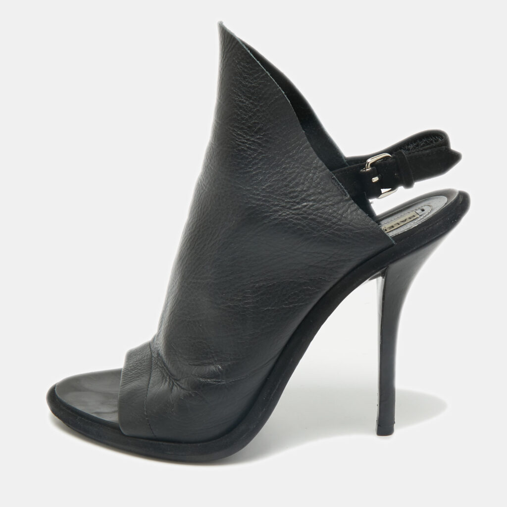 luxury-women-balenciaga-used-shoes-p1166394-001 Balenciaga Black Leather Open Toe Glove Slingback Sandals Size 39