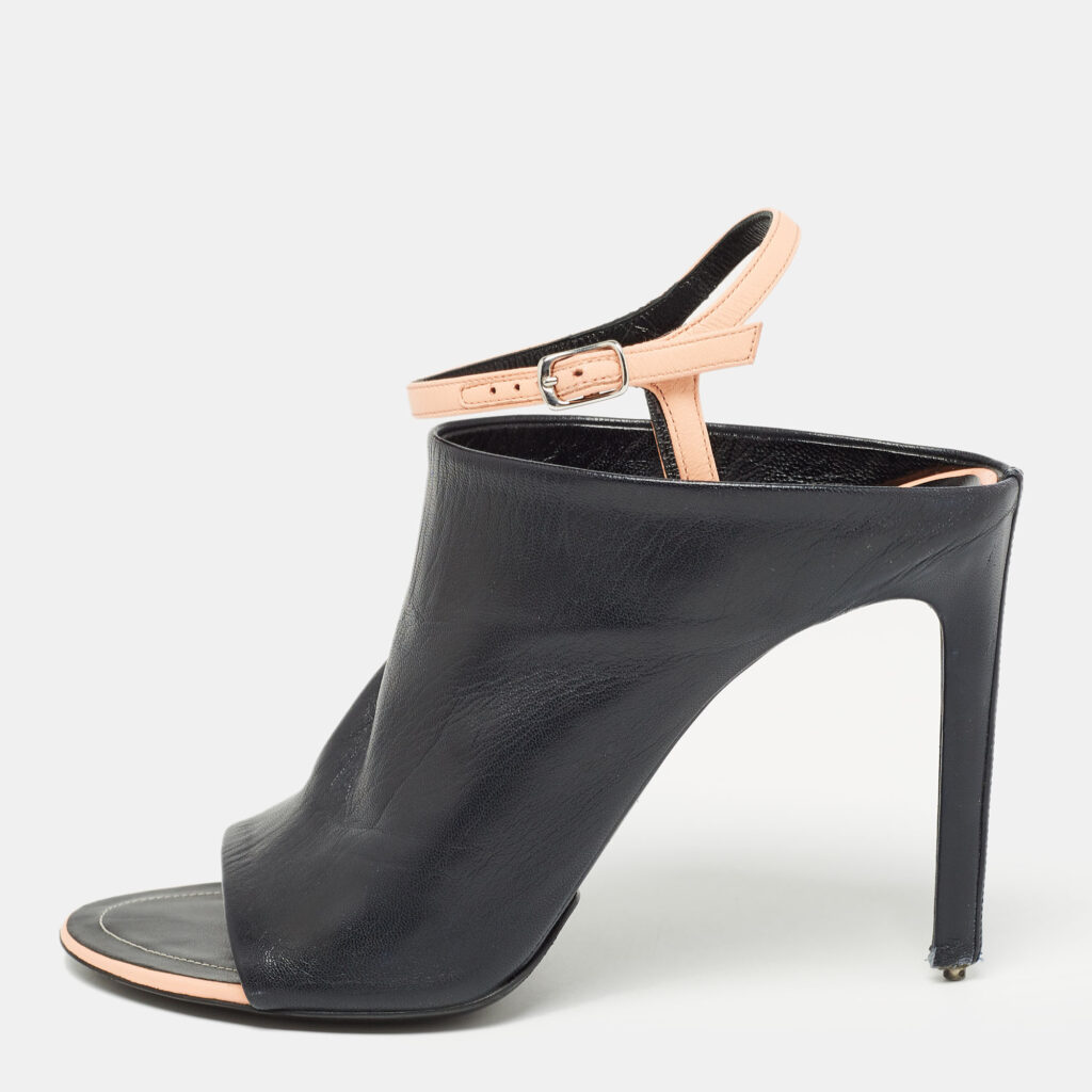 luxury-women-balenciaga-used-shoes-p918799-003 Balenciaga Black Leather Ankle Strap Sandals Size 38
