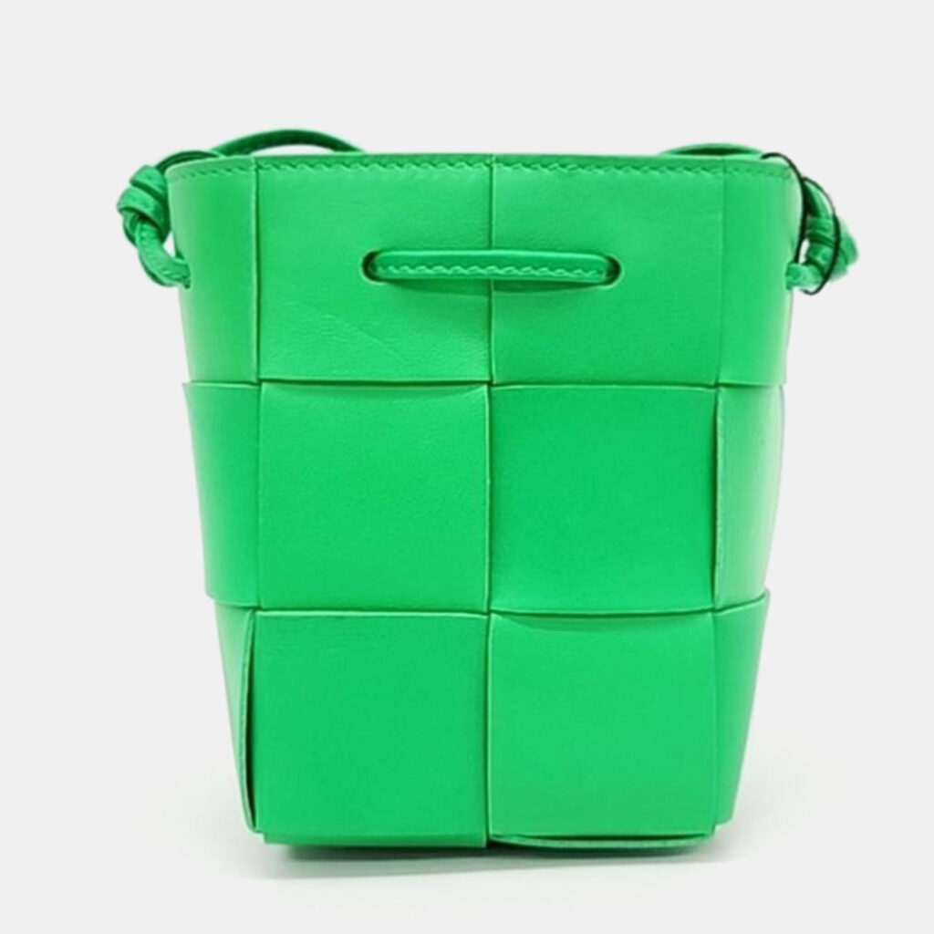 luxury-women-bottega-veneta-used-handbags-p1014079-004 Bottega Veneta Green Woven Leather Cassette Bucket Bag