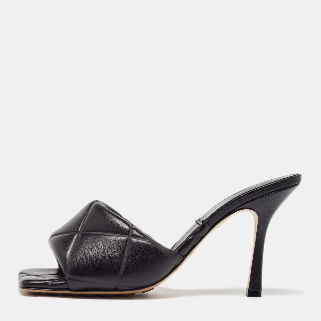 luxury-women-bottega-veneta-used-shoes-p1056007-003 Bottega Veneta Black Leather Lido Slide Sandals Size 40