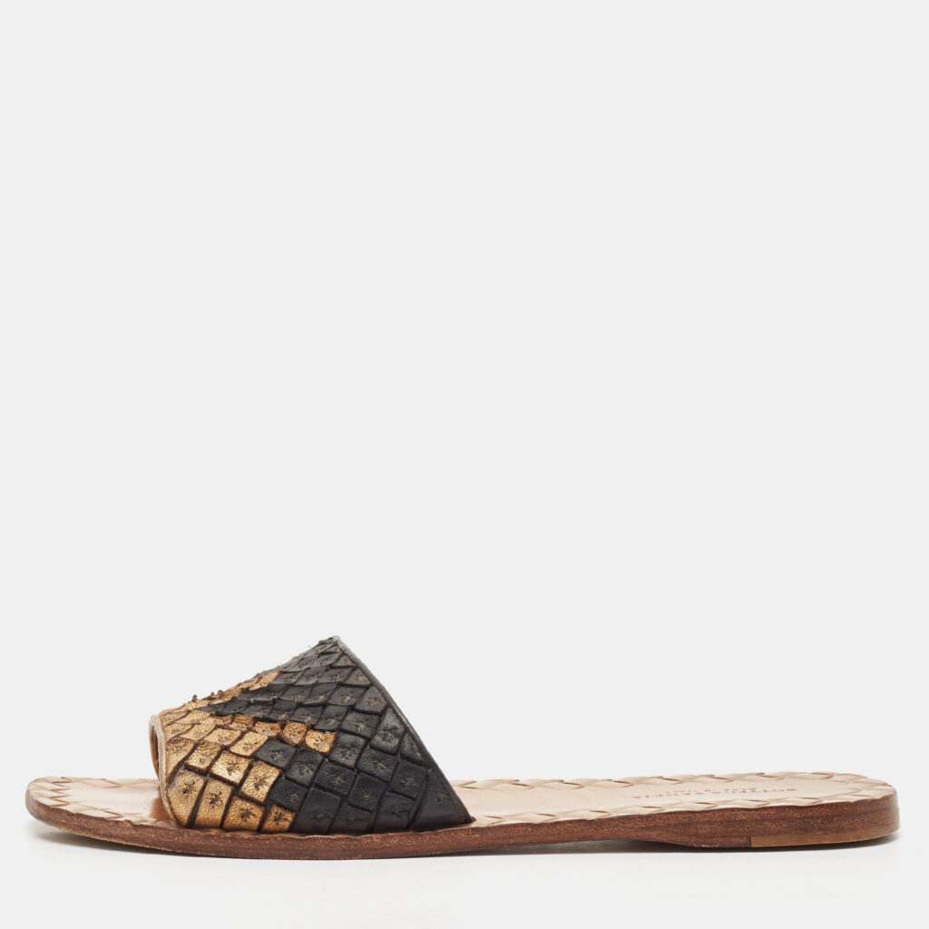 luxury-women-bottega-veneta-used-shoes-p1111998-009 Bottega Veneta Gold/Black Intrecciato Leather Flat Slides Size 35.5