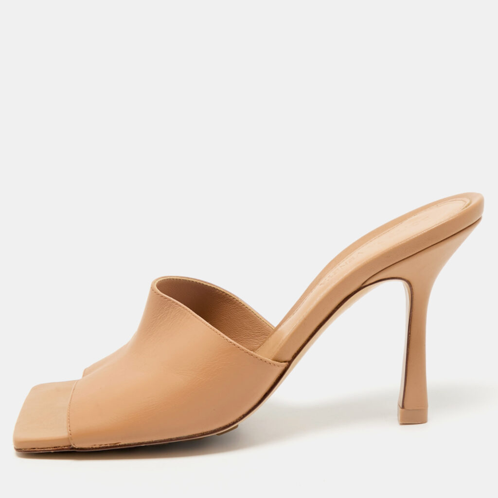 luxury-women-bottega-veneta-used-shoes-p1156497-010 Bottega Veneta Light Brown Leather Stretch Slide Sandals Size 37