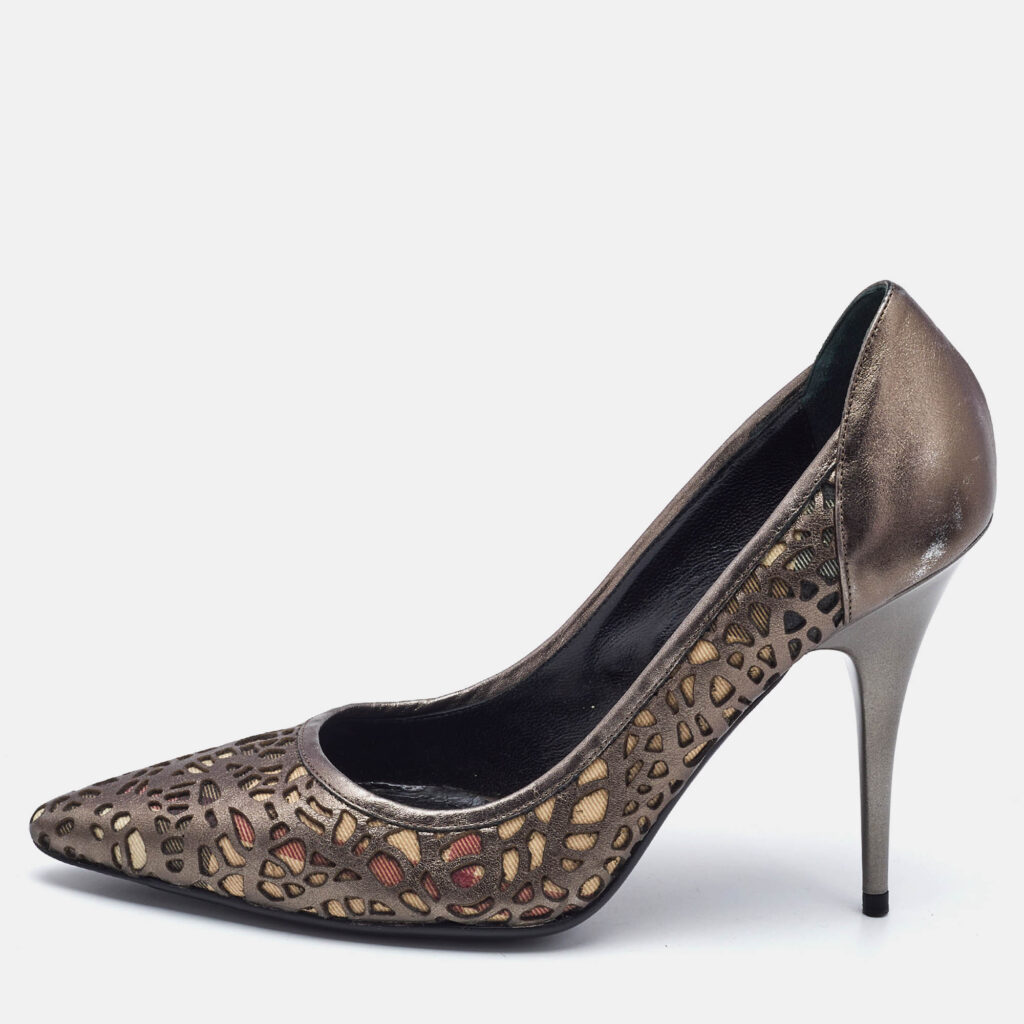 luxury-women-burberry-used-shoes-p1141516-011 Burberry Metallic Grey Laser Cut Leather And Nova Check Pointed Toe Pumps Size 38