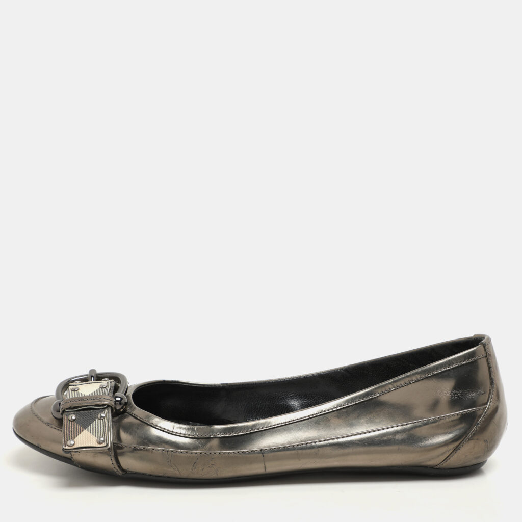 luxury-women-burberry-used-shoes-p1148453-004.jpg Burberry Metallic Leather and Nova Check Canvas Buckle Detail Ballet Flats Size 39