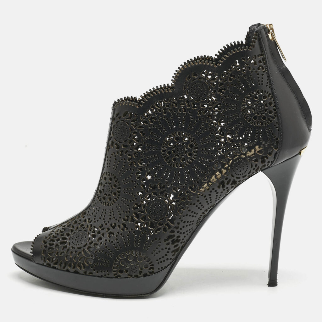luxury-women-burberry-used-shoes-p1152028-010 Burberry Black Laser Cut Leather Caythorpe Ankle Booties Size 39