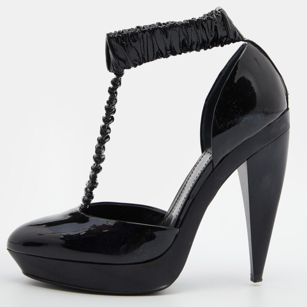 luxury-women-burberry-used-shoes-p816153-002 Burberry Black Patent Leather Pleated T Strap Pumps Size 39