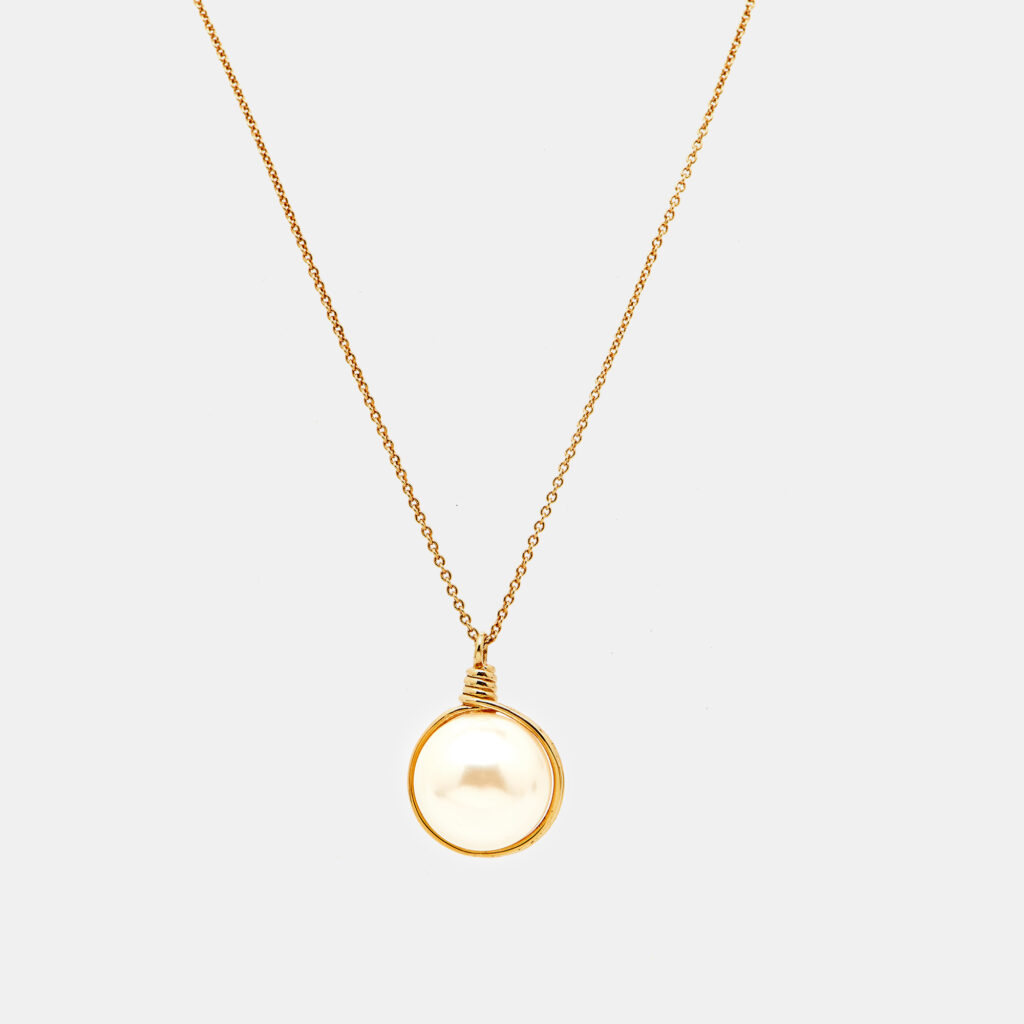 luxury-women-carolina-herrera-used-accessories-p1155393-005 Carolina Herrera Faux Pearl Gold Tone Pendant Necklace