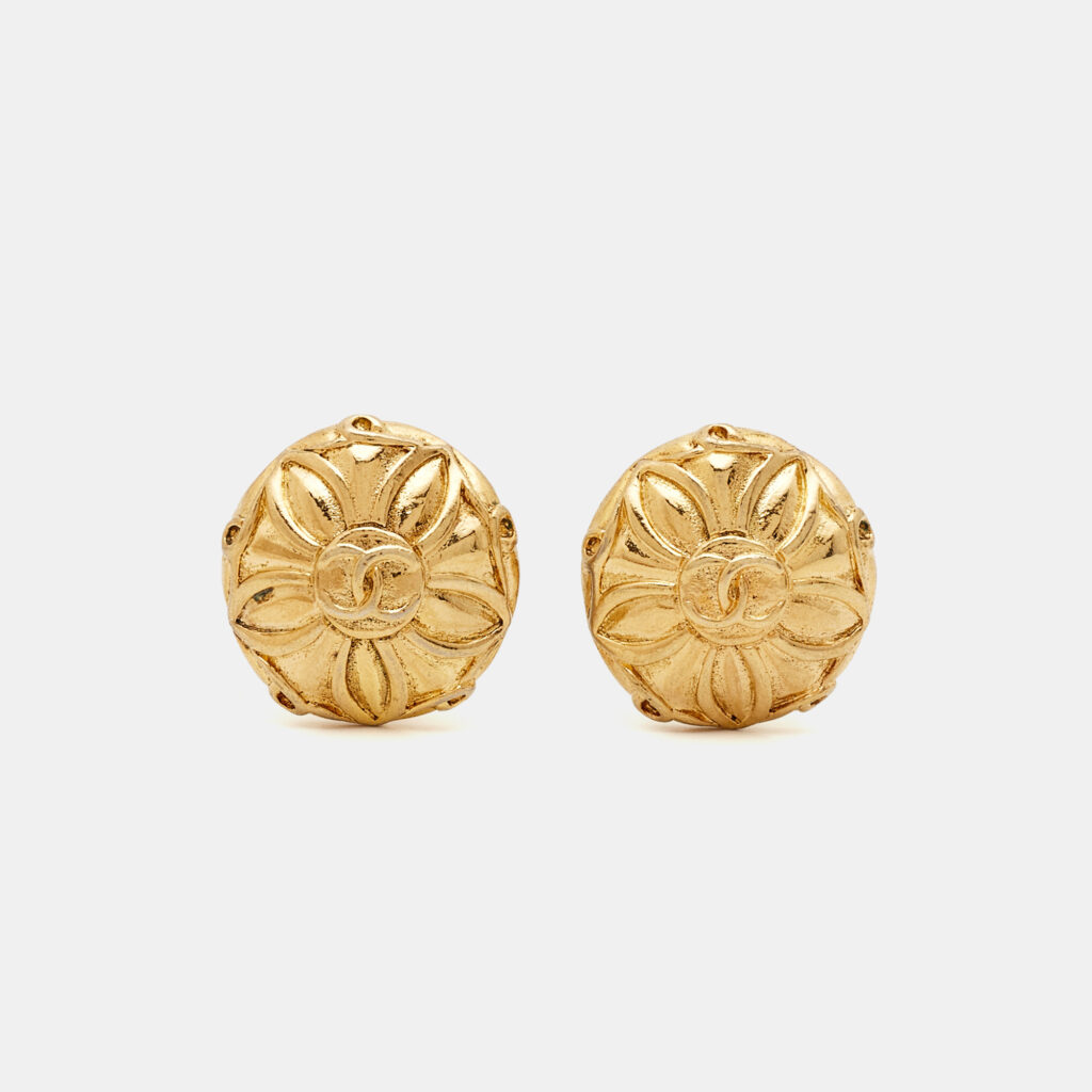 luxury-women-chanel-used-accessories-p1073569-009.jpg Chanel CC Medallion Gold Tone Clip On Earrings