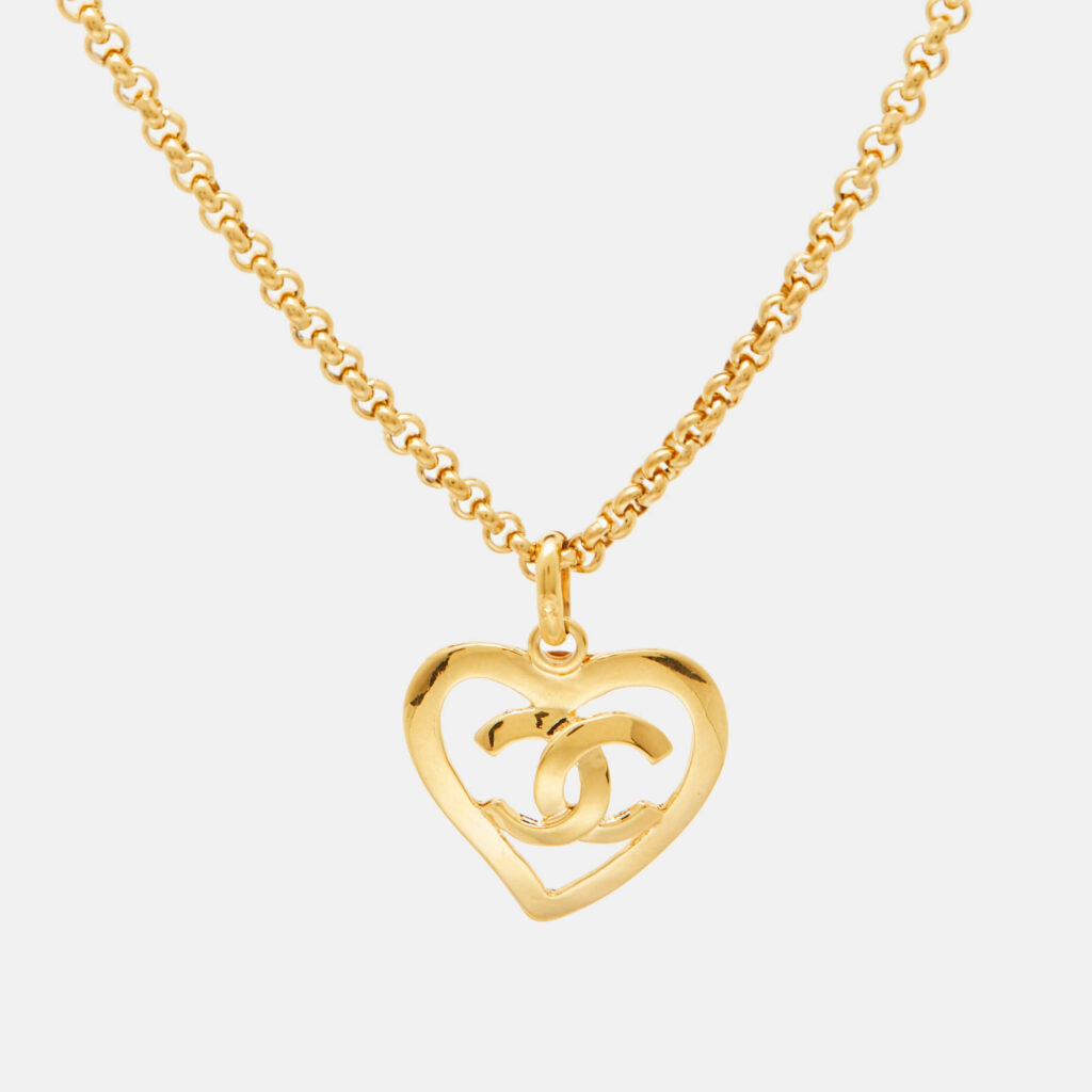 luxury-women-chanel-used-accessories-p1089235-006 Chanel CC Heart Gold Tone Necklace