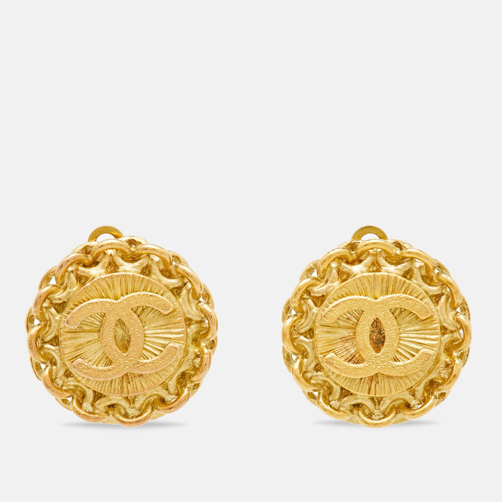 luxury-women-chanel-used-accessories-p1089681-005.jpg Chanel CC Gold Tone Clip On Earrings