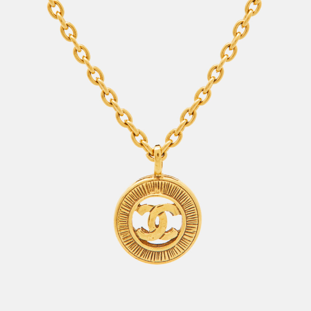 luxury-women-chanel-used-accessories-p1089705-003.jpg Chanel CC Gold Tone Necklace