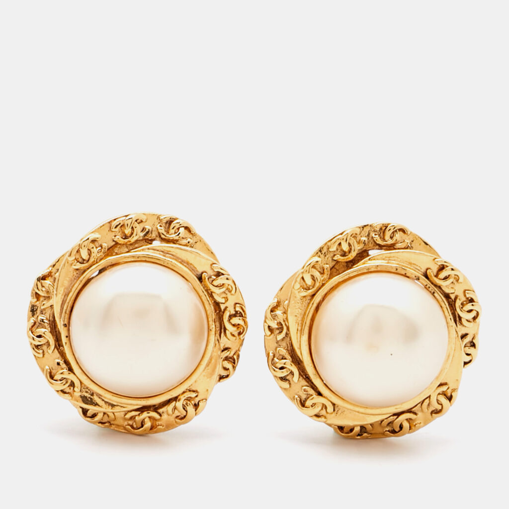 luxury-women-chanel-used-accessories-p1124932-003.jpg Chanel CC Faux Pearl Gold Tone Clip On Earrings
