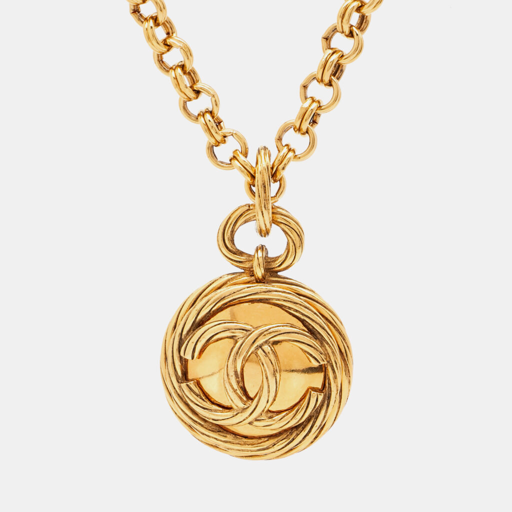 luxury-women-chanel-used-accessories-p1125130-006 Chanel CC Mirror Gold Tone Medallion Necklace