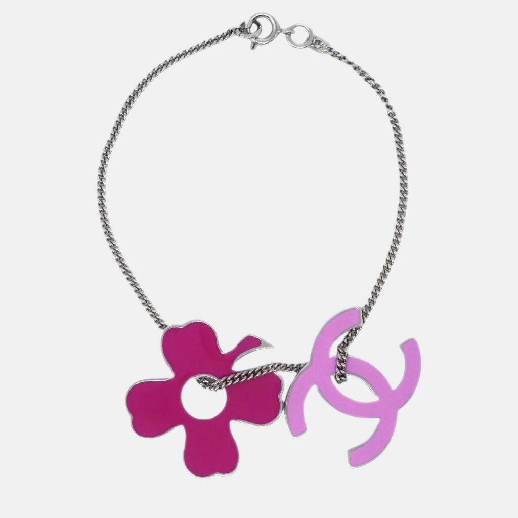 luxury-women-chanel-used-accessories-p1132616-001 Chanel Silver Plated CC Clover Chain Bracelet
