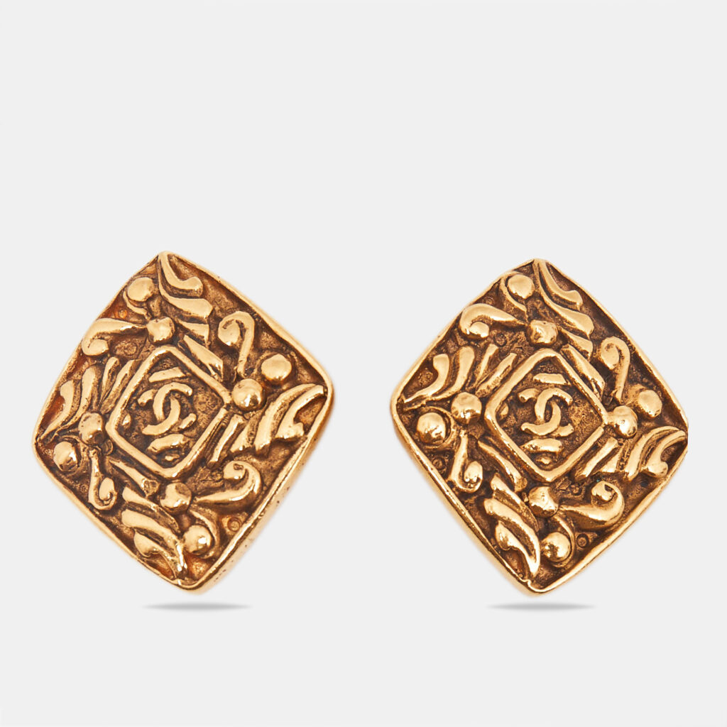 luxury-women-chanel-used-accessories-p1148914-001 Chanel CC Gold Tone Clip On Earrings