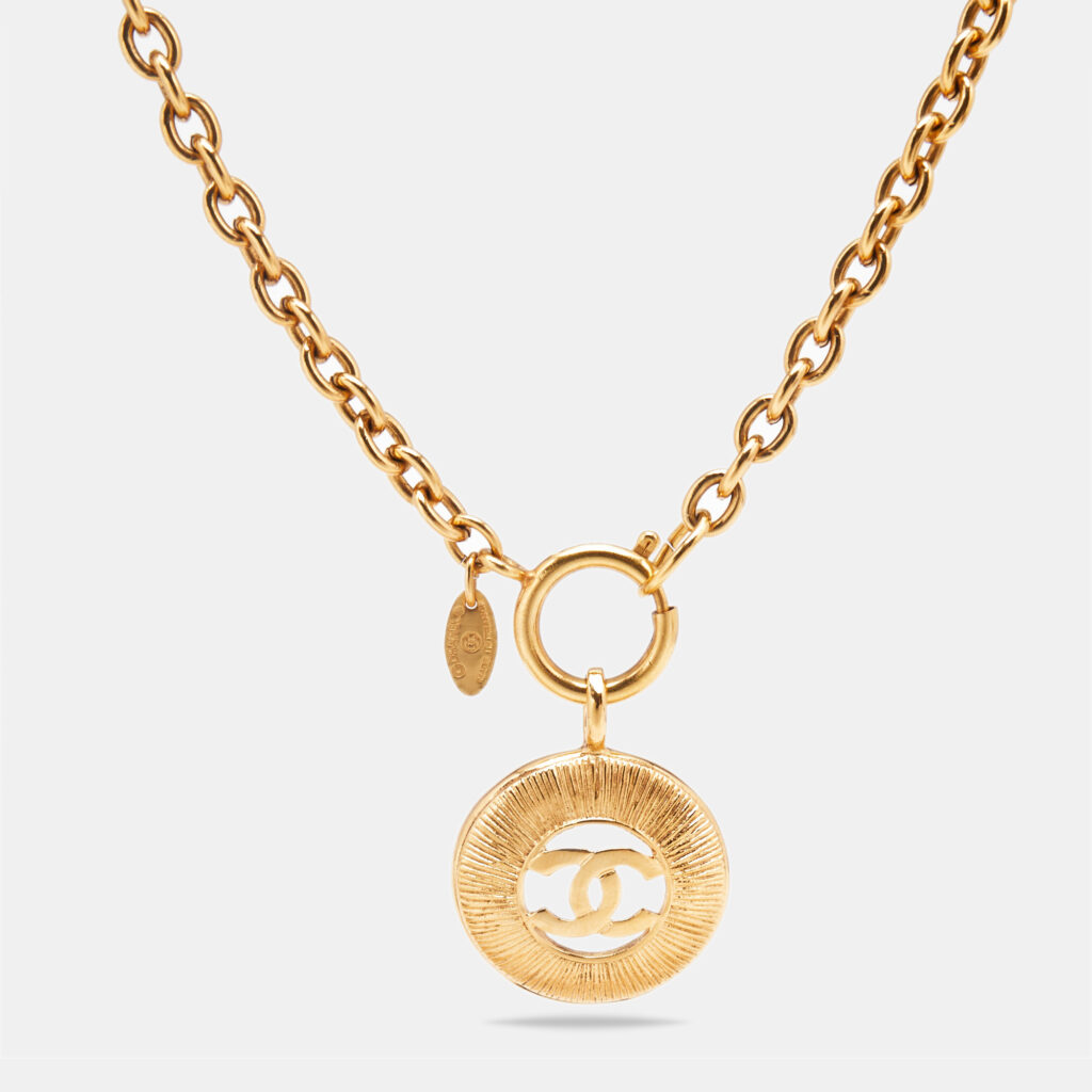 luxury-women-chanel-used-accessories-p1148926-002 Chanel CC Gold Tone Necklace