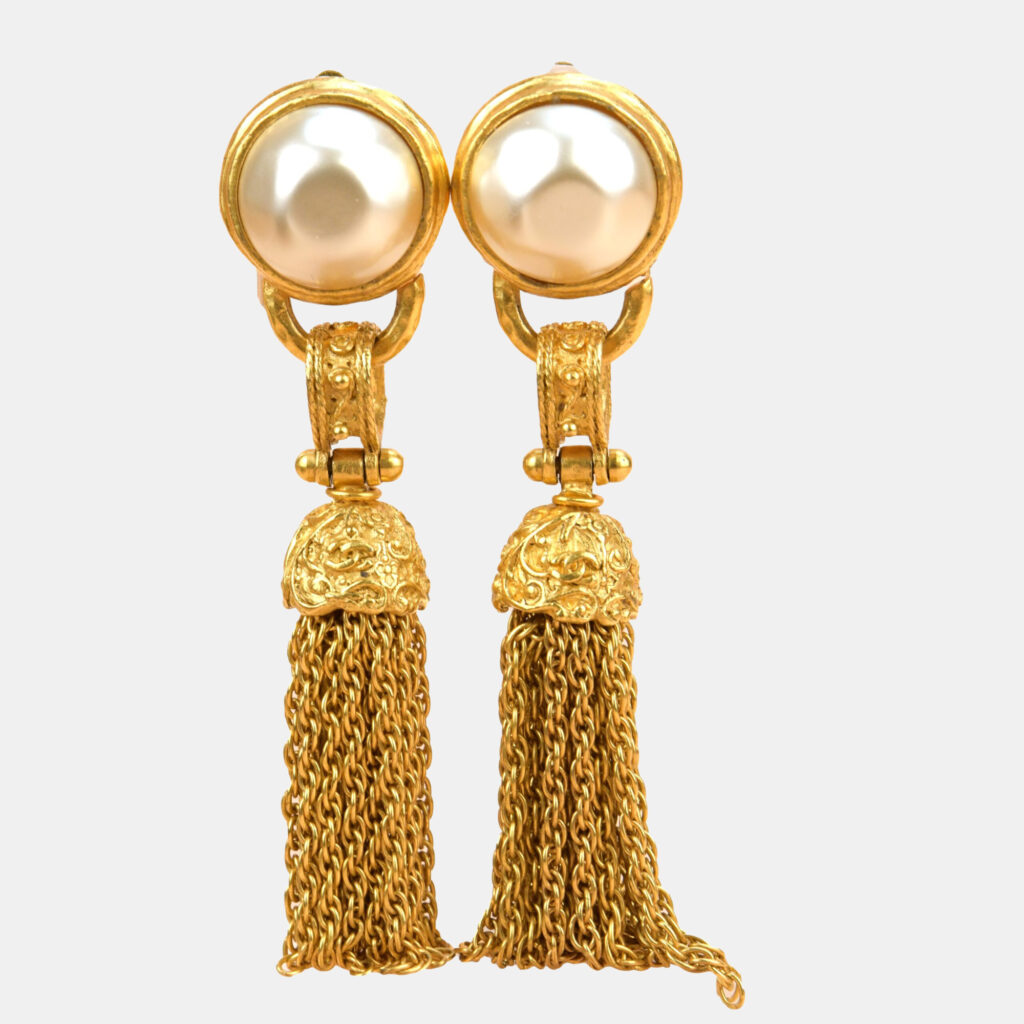 luxury-women-chanel-used-accessories-p740038-002 Chanel Vintage 1994 Gold Plated Pearl Fringe Tassel Dangle Clip On Earrings