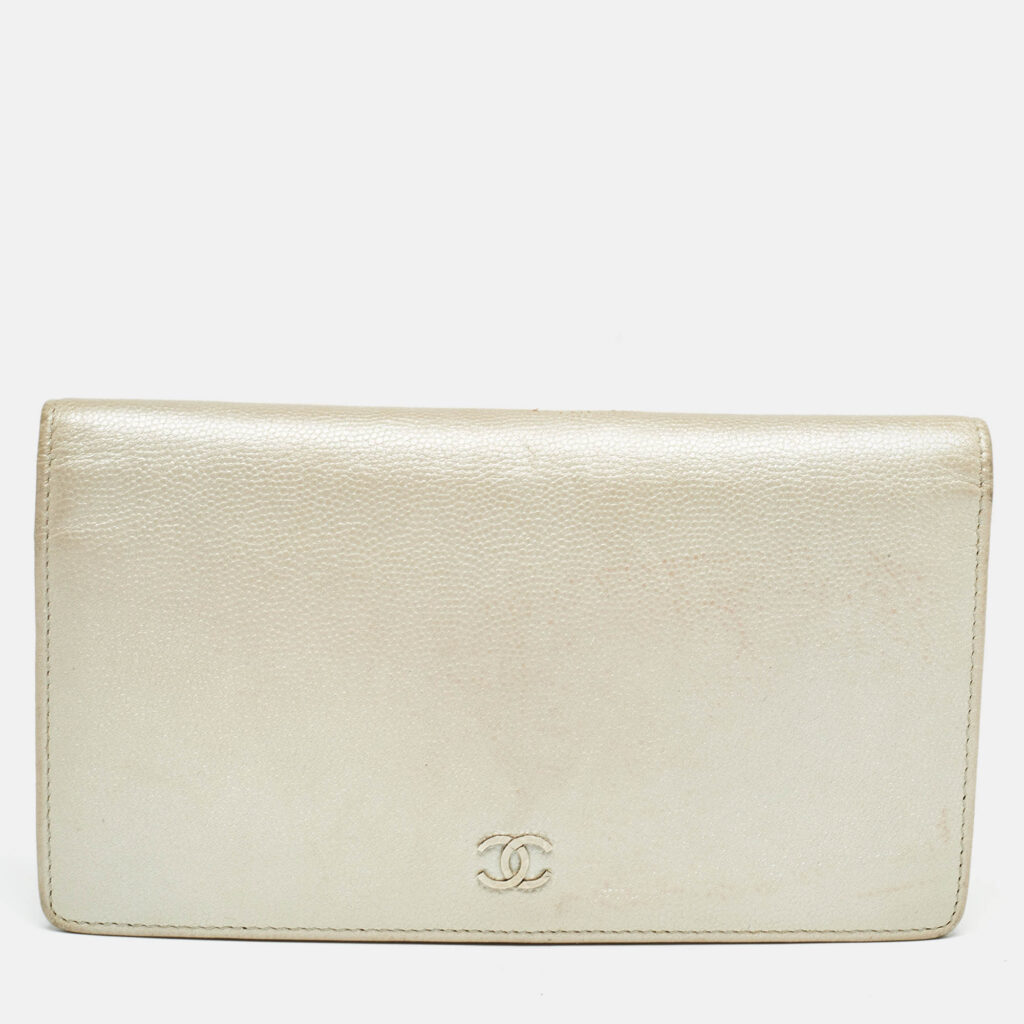 luxury-women-chanel-used-handbags-p1023173-015 Chanel Pearl White Caviar Leather CC L Yen Continental Wallet