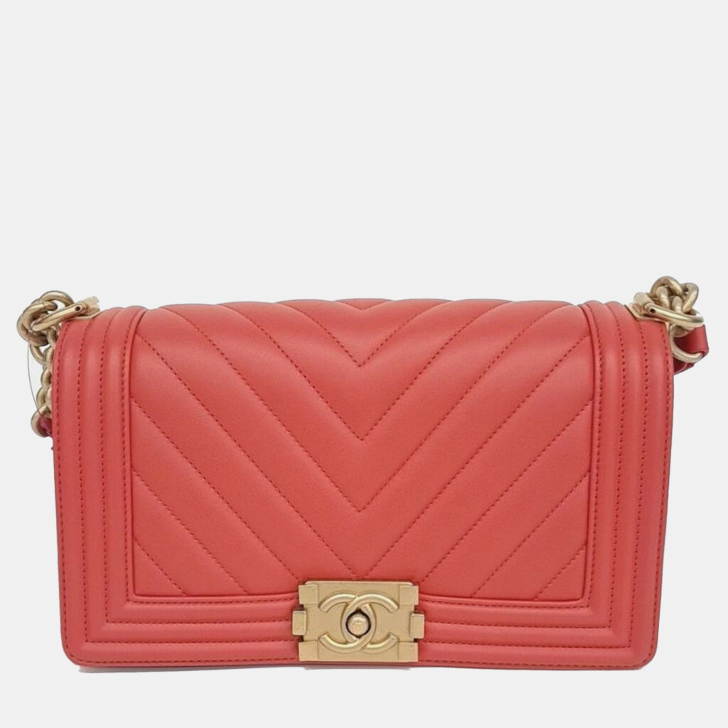 luxury-women-chanel-used-handbags-p1026054-005 Chanel Chevron Boy Medium Bag