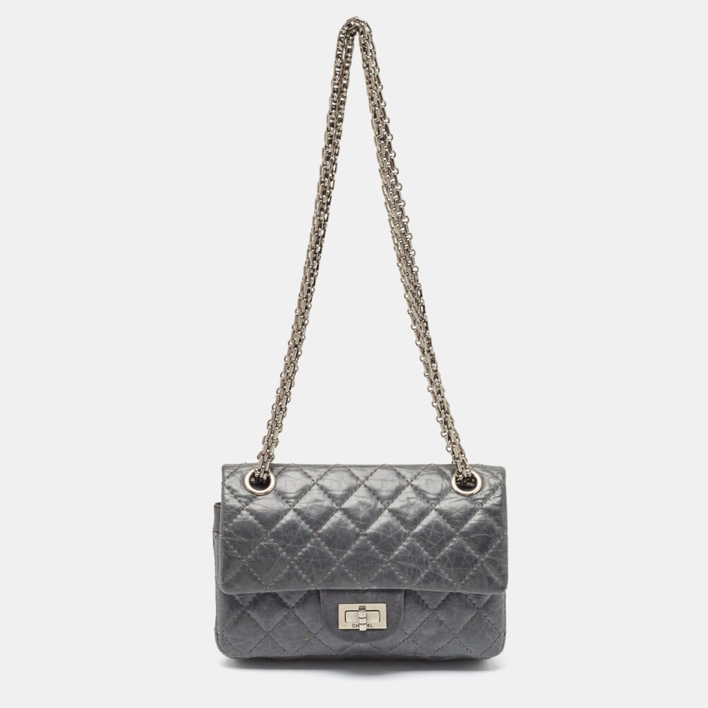 luxury-women-chanel-used-handbags-p1026138-014 Chanel Blue Quilted Leather Classic 224 Reissue 2.55 Flap Bag