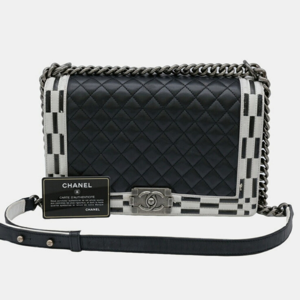 luxury-women-chanel-used-handbags-p1056429-029 Chanel Black White Seal Lambskin Boy Chanel Chain Shoulder bag