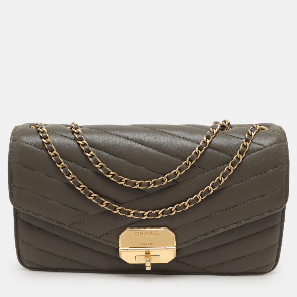 luxury-women-chanel-used-handbags-p1080462-010 Chanel Green Chevron Quilted Leather Gabrielle Flap Bag