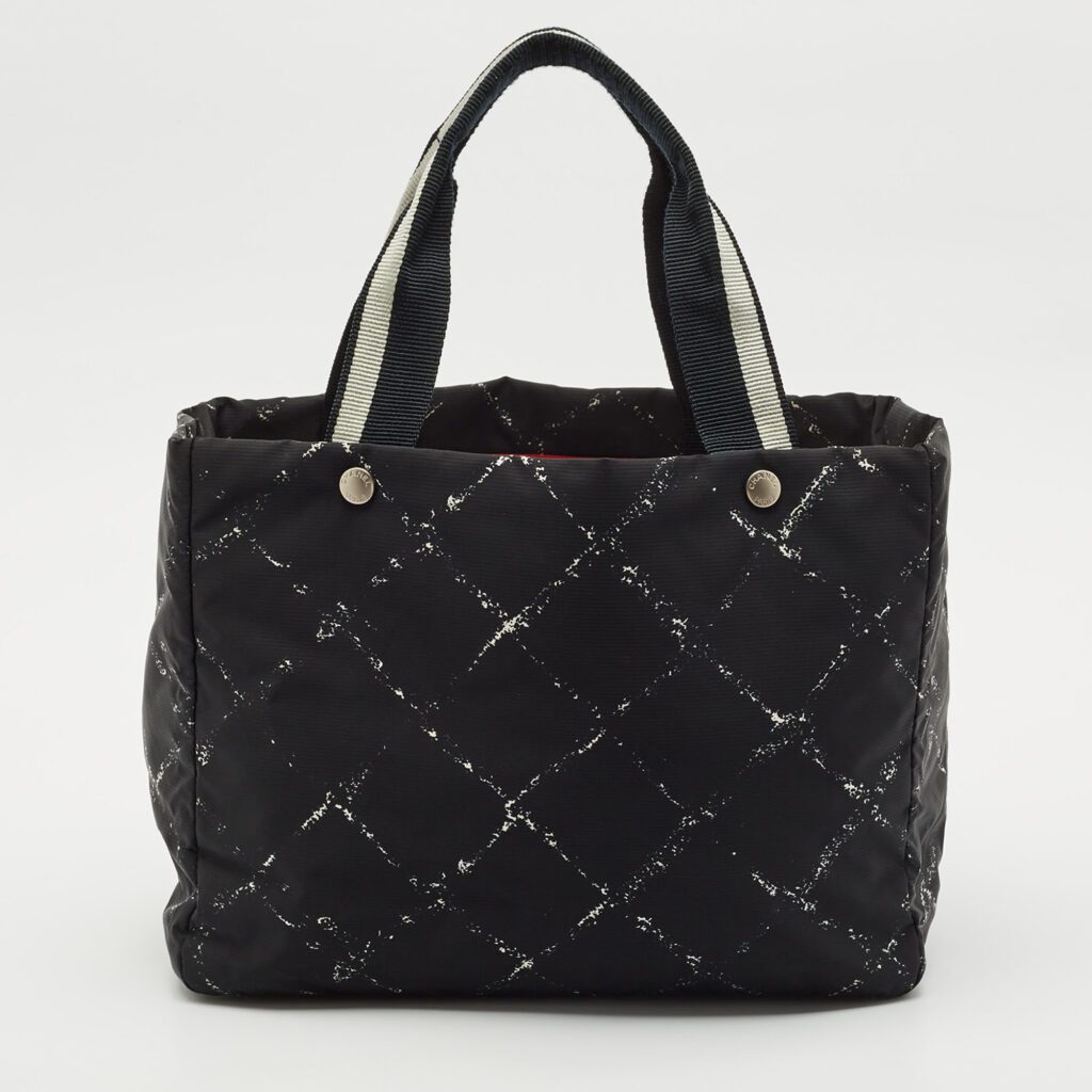 luxury-women-chanel-used-handbags-p1154014-014 Chanel Black Quilted Print Nylon Travel Ligne Tote
