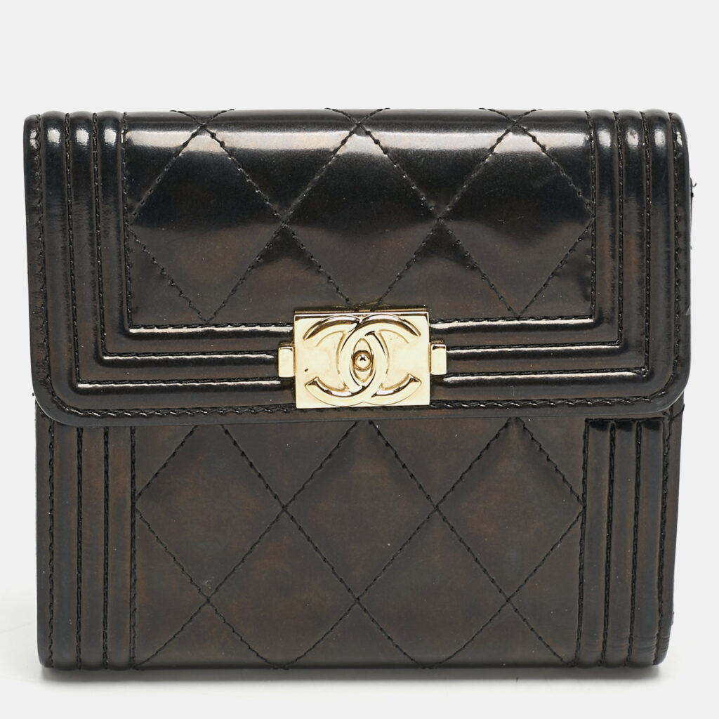 luxury-women-chanel-used-handbags-p1158859-008 Chanel Black Quilted Patent Leather Boy Compact Wallet