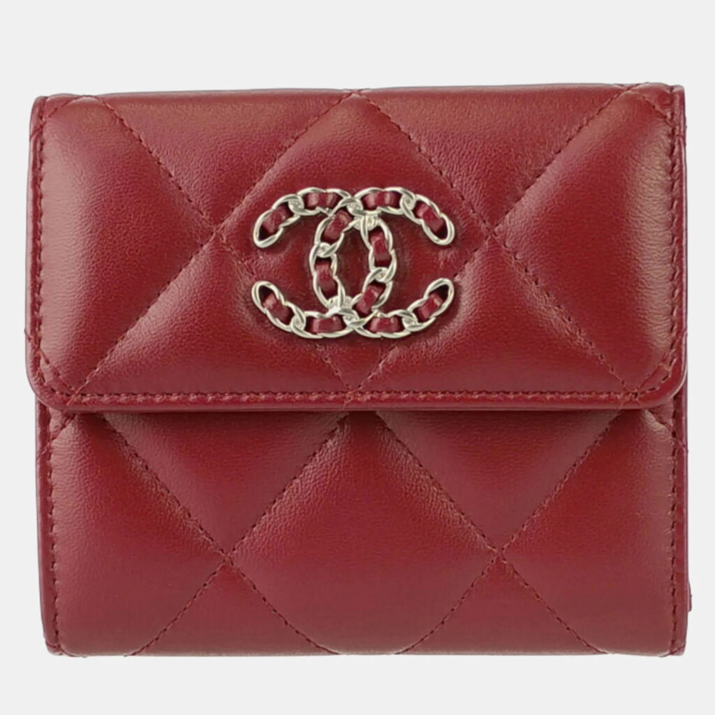 luxury-women-chanel-used-handbags-p1158969-009 Chanel Bordeaux Matelasse Lambskin Tri-Fold 19 Wallet