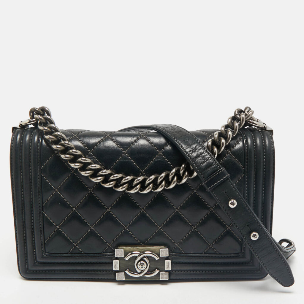 luxury-women-chanel-used-handbags-p1160167-012 Chanel Black Quilted Leather Medium Boy Flap Bag