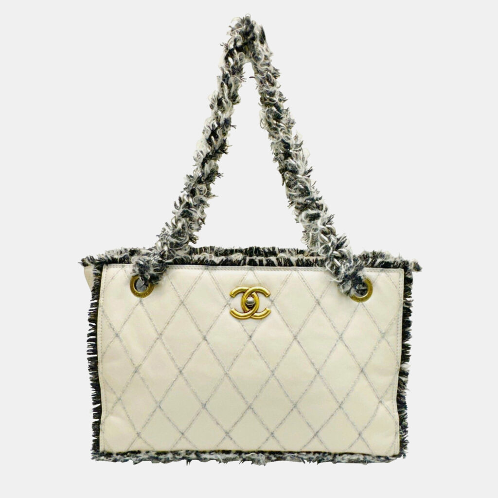 luxury-women-chanel-used-handbags-p981058-001 Chanel Beige/Black Tweed and Leather Tweedy Tote Bag