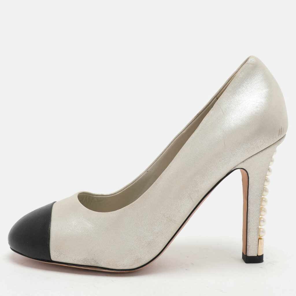 luxury-women-chanel-used-shoes-p1047063-010 Chanel Silver/Black Leather Cap Toe Embellished Pumps Size 40