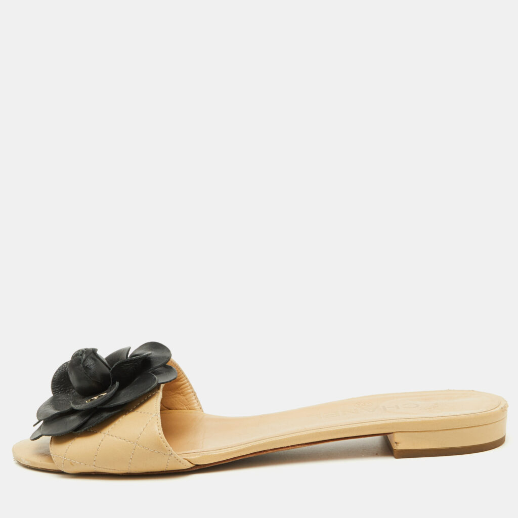 luxury-women-chanel-used-shoes-p1093147-001 Chanel Beige Leather CC Camellia Flat Slide Sandals Size 39