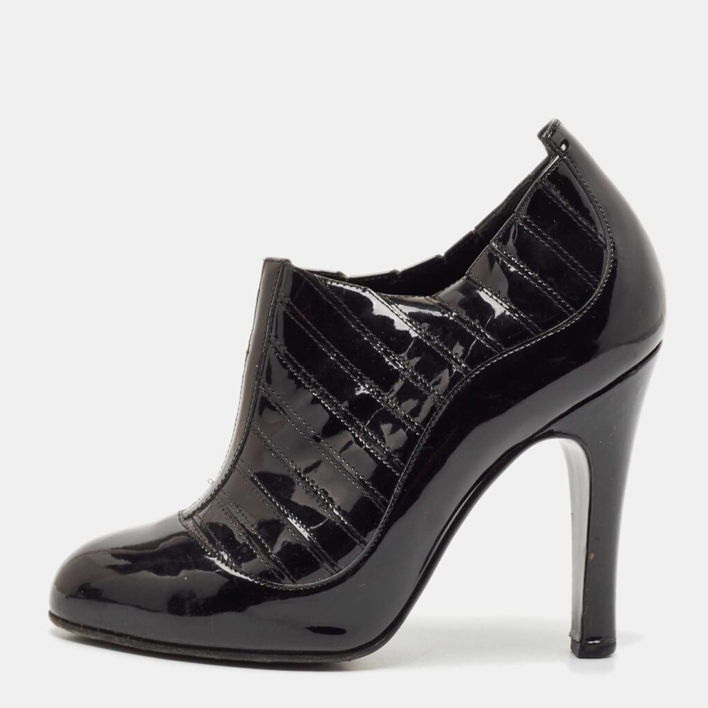 luxury-women-chanel-used-shoes-p1133475-003 Chanel Black Patent Leather New York Ribbed Ankle Booties Size 37