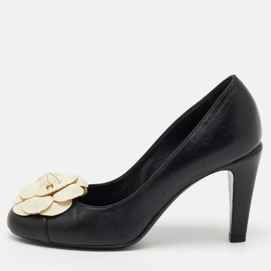 luxury-women-chanel-used-shoes-p1146530-010 Chanel Black/Cream Leather CC Camelia Cap Toe Pumps Size 37.5