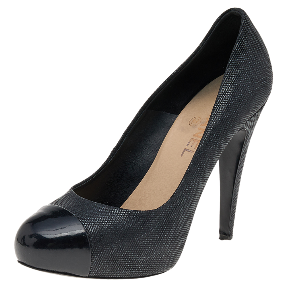 luxury-women-chanel-used-shoes-p569294-007-1 Chanel Black Textured Leather CC Cap Toe Pumps Size 38.5