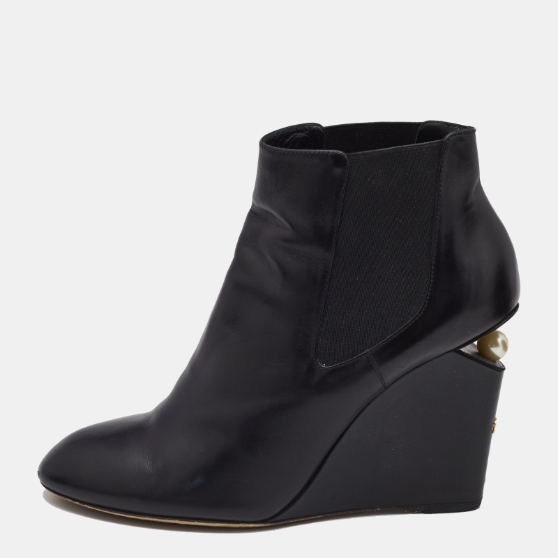 luxury-women-chanel-used-shoes-p728337-1744886033-016 Chanel Black Leather Pearl Embellished CC Wedge Booties Size 40