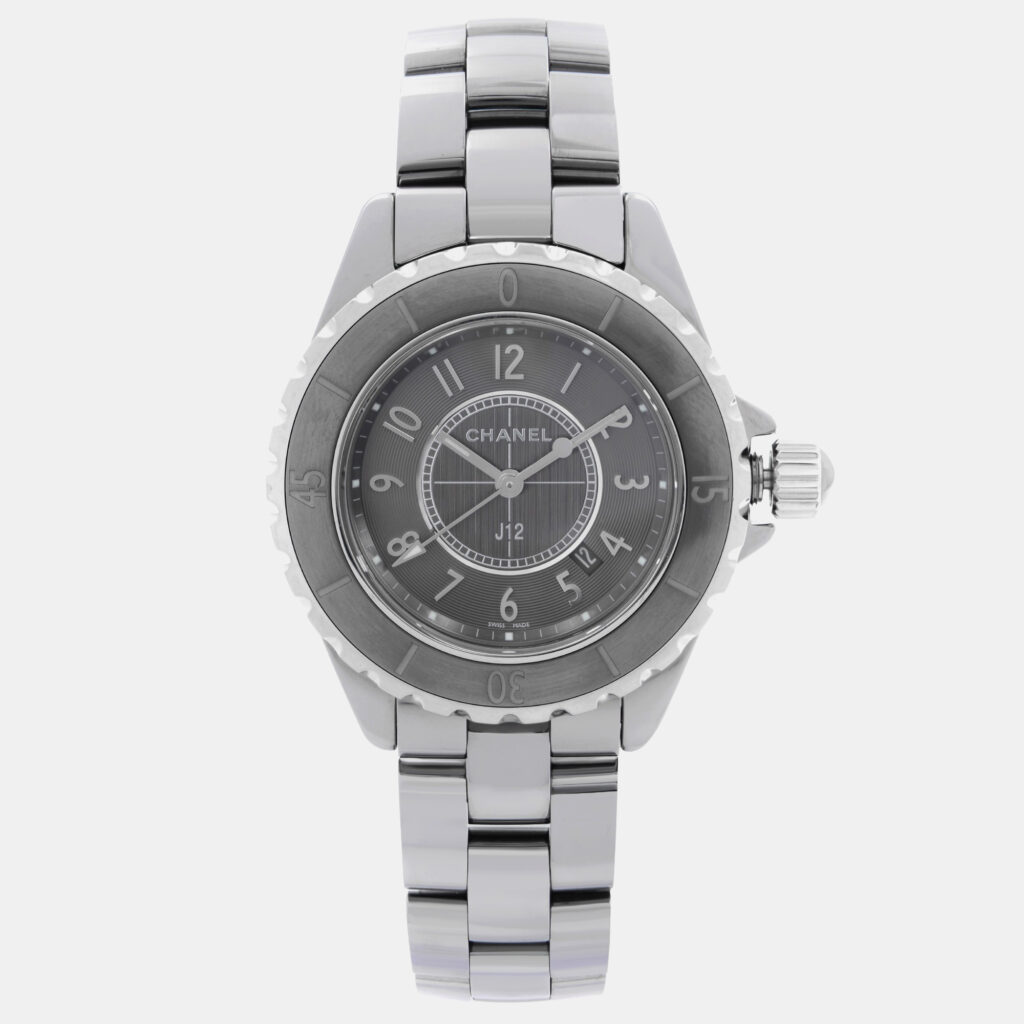 luxury-women-chanel-used-watches-p1102951-004 Chanel Black Ceramic J12 H2978 Quartz Women's Wristwatch 33 mm